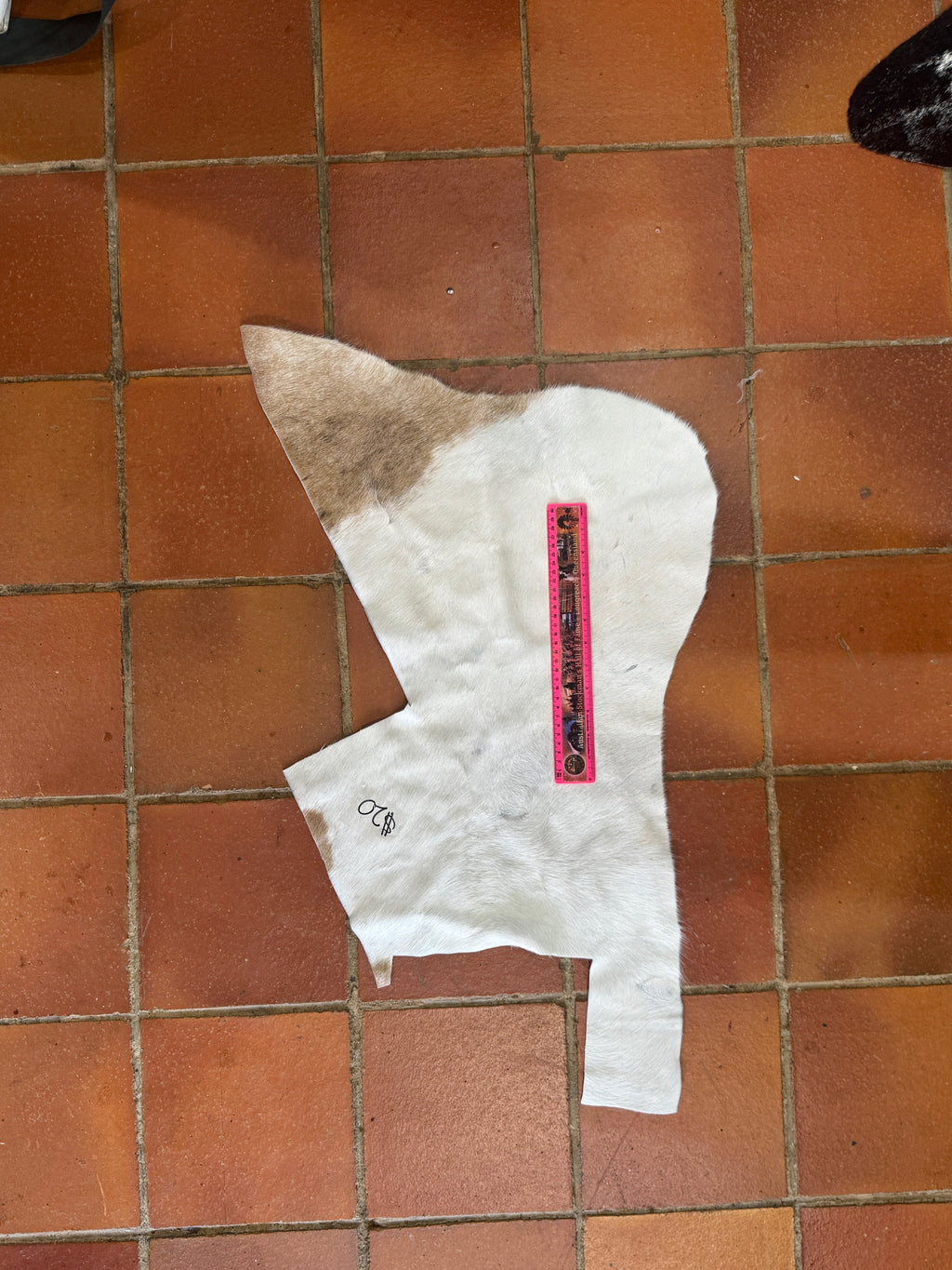 Genuine hide offcuts HO_48